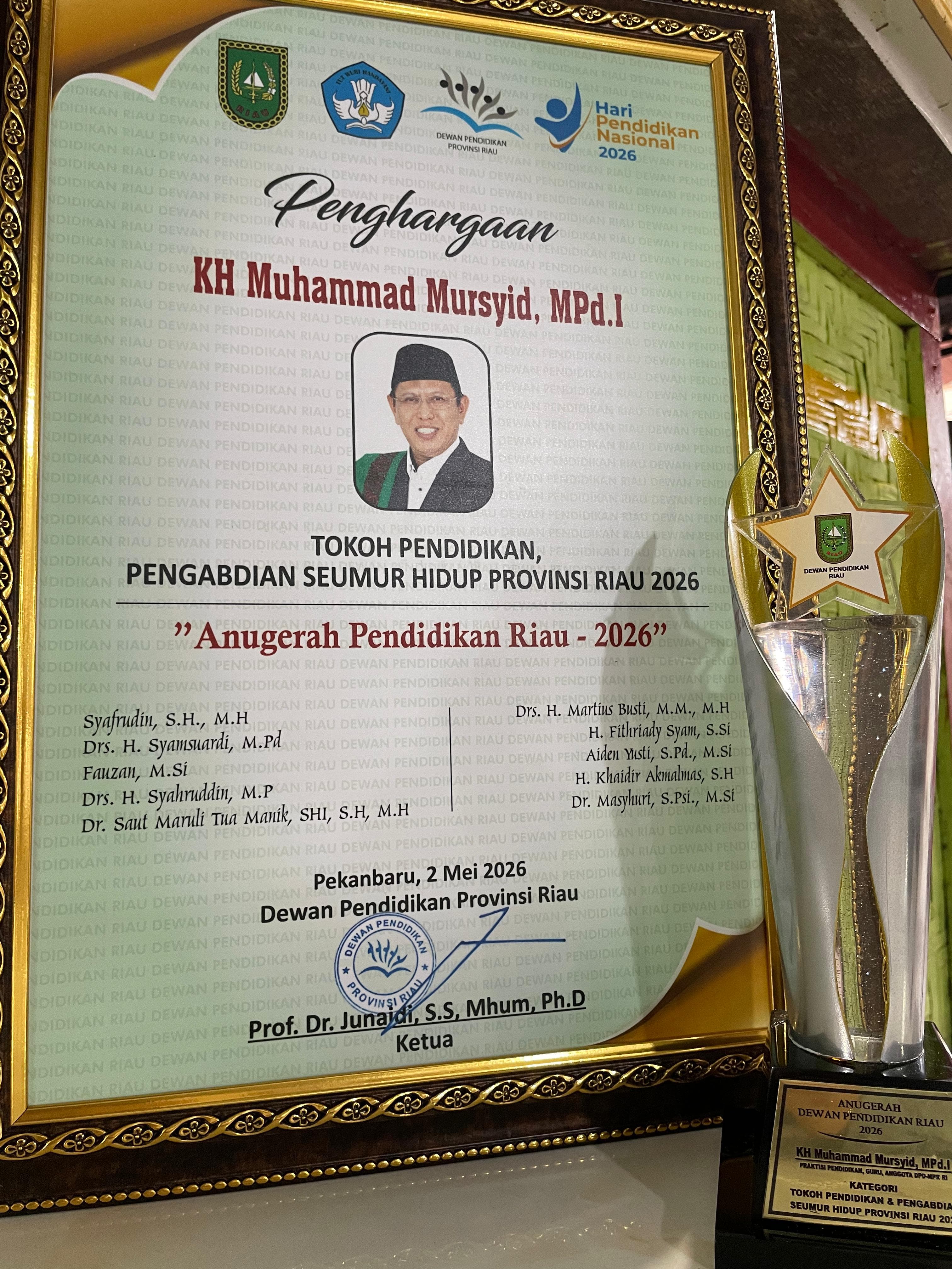 Dari Santri hingga Penggerak Pendidikan, KH Muhammad Mursyid Raih Penghargaan Pengabdian Seumur Hidup